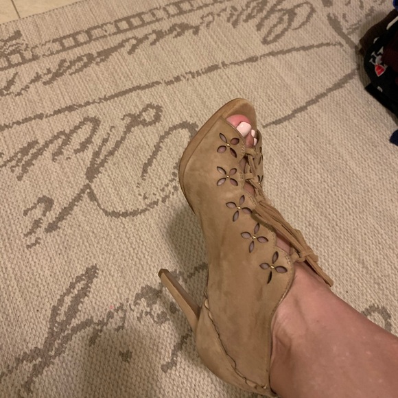 Shoes - Picture 2 of 5